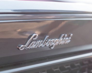 Dallas, Tx, bize-Temmuz 7, 2018:Close-Aventador supercar modeli metin logosuna kadar. Automobili Lamborghini S.p.A. bir İtalyan markası ve Sant'Agata Bolognese, İtalya lüks spor otomobil üreticisi olduğunu