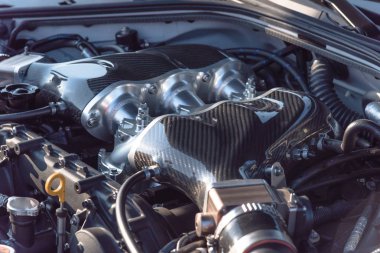 Modern güçlü araba motoru ayrıntı, yeni ve temiz spor araba otomobil parçaları