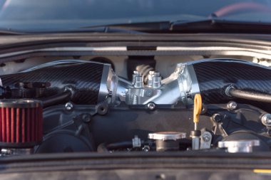 Modern güçlü araba motoru ayrıntı, yeni ve temiz spor araba otomobil parçaları