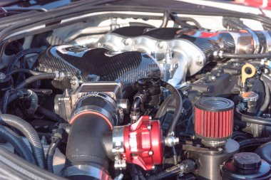 Modern güçlü araba motoru ayrıntı, yeni ve temiz spor araba otomobil parçaları