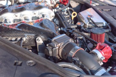 Modern güçlü araba motoru ayrıntı, yeni ve temiz spor araba otomobil parçaları
