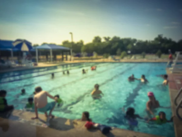 Los Niños Borrosos Sus Padres Disfrutan Natación Las Actividades Acuáticas —  Fotos de Stock