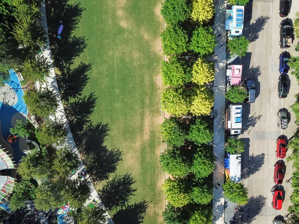 Grüner Stadtpark Von Oben Mit Einer Reihe Bunter Mobiler Food — Stockfoto