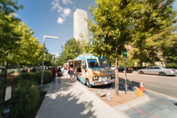 Abstrakt Suddig Motion Food Truck Leverantör Kunder Köpa Och Smaka — Stockfoto