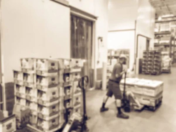 Trabalhador Desfocado Abstrato Com Estoque Empilhadeira Manual Mercadorias Perto Sala — Fotografia de Stock