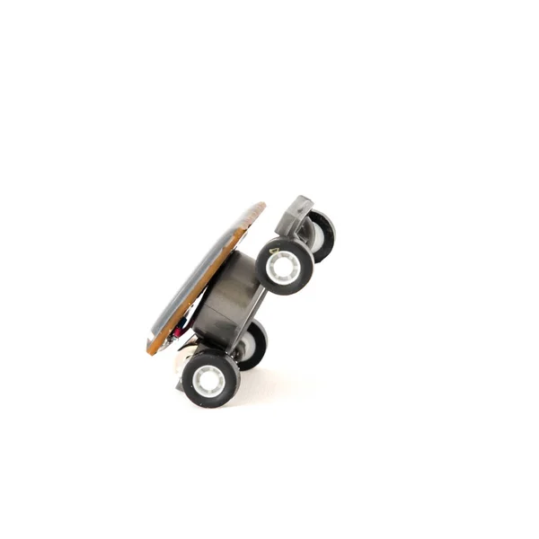 Студійний Знімок Навчального Іграшкового Автомобіля Сонячним Живленням Ізольовано Білому Міні — стокове фото