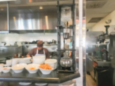 Soyut bulanık Restoran Şefler Asya Restoran açık mutfakta yemek. Müşteri hazırlık gıda sayaç pişirme görebilirsiniz
