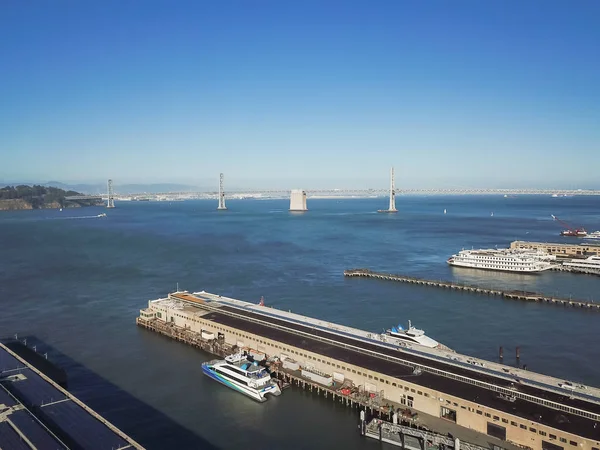 Vista Aérea Muelle Muelle Frente Mar Terminal Cruceros Puente Bahía —  Fotos de Stock