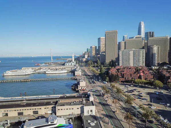 มมองทางอากาศ Embarcadero Avenue าเร และเส นขอบฟ าเขตการเง สะพานอ าวซานฟรานซ สโก — ภาพถ่ายสต็อก