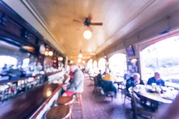 San Francisco, California, ABD meşgul özgün İrlandalı kahve dükkanında hareket bulanık