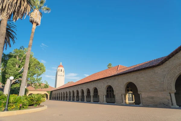 夕暮れ時 カリフォルニア州パロアルトのスタンフォード大学フーバー タワー — ストック写真