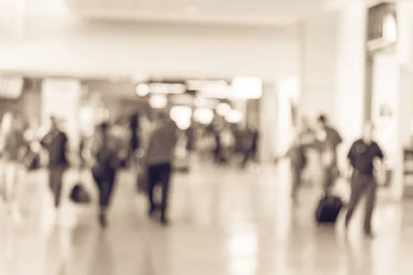 Zaburzenia Ruchu Ludzi Chodzących Bagażu Lotniskach Amerykańskich Streszczenie Pasażerów Rozmyte — Zdjęcie stockowe