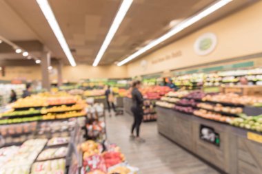 San Francisco, California yerel bakkal alışveriş arka plan bulanık görüntü müşteri. Taze meyve ve sebze ekranda. Organik, yörede yetiştirilen üretir, süpermarkette sağlıklı gıda
