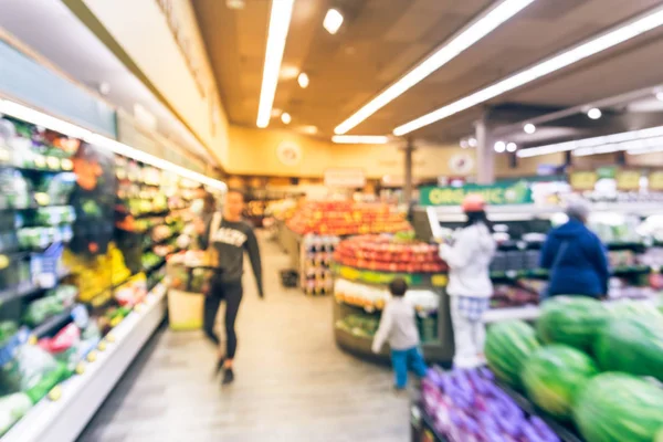 San Francisco, California yerel bakkal alışveriş arka plan bulanık görüntü müşteri. Taze meyve ve sebze ekranda. Organik, yörede yetiştirilen üretir, süpermarkette sağlıklı gıda