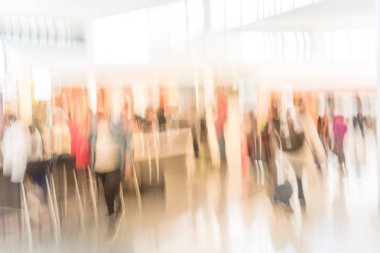 Hareket oturan ve San Francisco Havaalanı, Havaalanı kahve dükkanında queuing insanlar California, ABD bulanık. Bagaj, Bagaj terminal Cafe Restaurant ile bekleyen müşteriler farklı grup