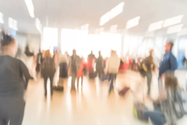 Groupe Diversifié Flou Passagers Avec Bagages Attente Porte Embarquement Aéroport — Photo