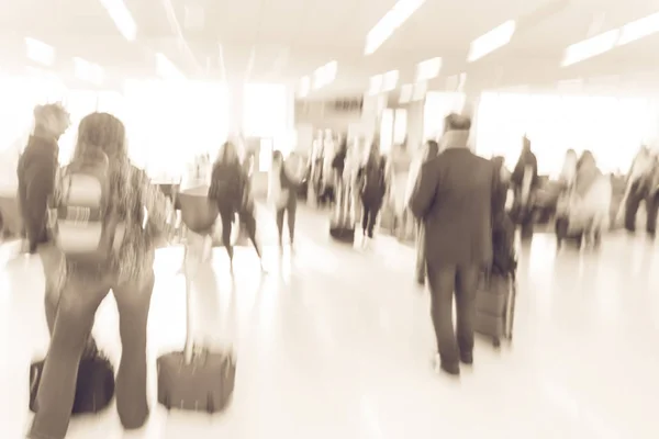 Tom Vintage Turvou Diversos Grupos Passageiros Com Bagagem Esperando Fila — Fotografia de Stock