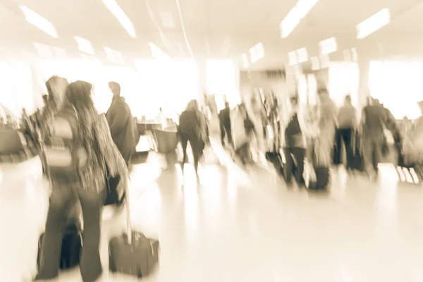 Tono Vintage Offuscato Diversi Gruppi Passeggeri Con Bagagli Fila Gate — Foto Stock