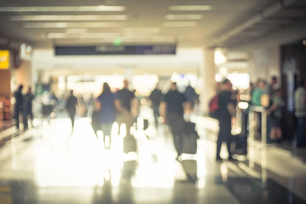 Mozgás Mozgás Emberek Gyaloglás Poggyász Amerikai Repülőtéren Homályos Absztrakt Homályos — Stock Fotó