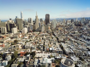 Havadan görünümü şehir San Francisco finans bölgesine Telegraph Hill mahallesinde Coit Tower
