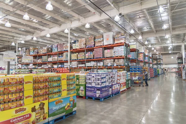 Seattle Nás Jul 2015 Customer Nakupování Doplňků Multivitamin Costco Velkoobchod — Stock fotografie