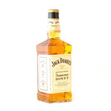 Irving, Tx, bize-Ağustos 4, 2018:Side görünümü stüdyo şişe Jack Daniels Tennessee bal beyaz izole vurdu. Viski ve benzersiz bal likörü, vanilya, tarçın, dengeli doğal olarak içki düzgün karışımı