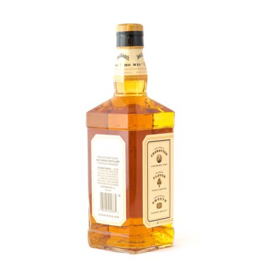 Irving, Tx, bize-Ağustos 4, 2018:Side görünümü stüdyo şişe Jack Daniels Tennessee bal beyaz izole vurdu. Viski ve benzersiz bal likörü, vanilya, tarçın, dengeli doğal olarak içki düzgün karışımı