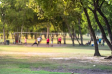 Bulanık görüntü grup Houston, Texas, parkta yaz aylarında açık voleybol oynarken Latin Amerika insan bize. Voleybol arka plan bulanıklık. Sağlıklı yaşam konsepti.