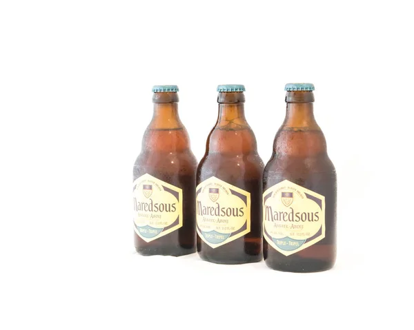 2018年8月10日 演播室射击三瓶比利时 Tripel 修道院啤酒隔绝在白色背景 正宗比利时风格啤酒与 Abv 天然成分 酿造的督威啤酒 Moortgat — 图库照片