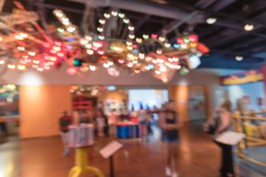 Çocuklar ve ebeveynler Amerika'da bilim eğitim Müzesi'nde oynayan bulanık