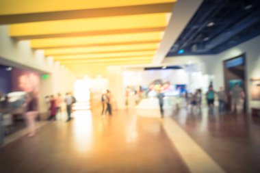 Çocuklar ve ebeveynler Amerika'da bilim eğitim Müzesi'nde oynayan bulanık