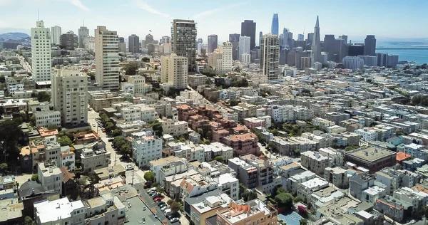 Panoramautsikt Typiske Viktorianske Bolighus San Francisco Horisonter Bakgrunnen Lufttomt Berømt – stockfoto