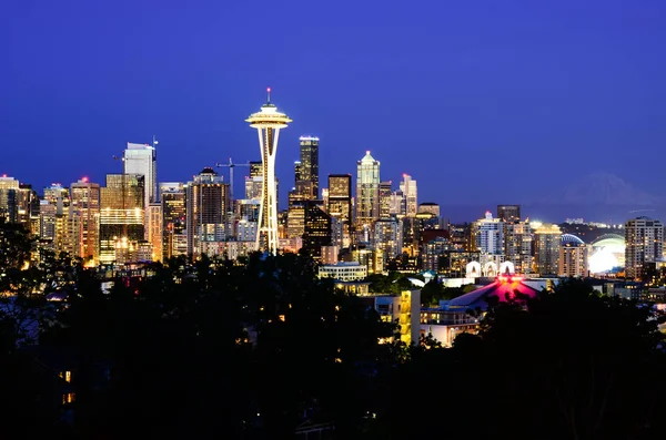 Mooie Seattle Verlichte Skyline Centrum Tijdens Het Blauwe Uur Vanaf — Stockfoto