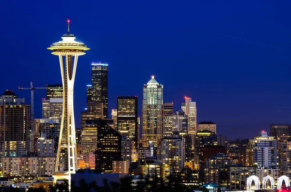 Close Weergave Seattle Wolkenkrabbers Avond Uitzicht Vanaf Kerry Park Queen — Stockfoto