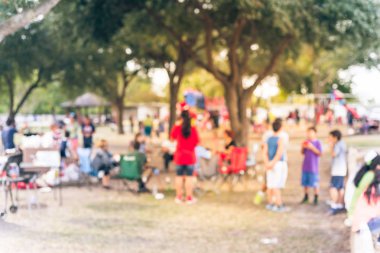 Bulanık görüntü grup yerel Latino insan Bear Creek Park Houston, Texas, Barbekü keyfini çıkarın bizi. Aile ve arkadaşlar ile kamu parkı Barbekü ızgara. Et şiş duman. Dış taraf ve piknik kavramı.