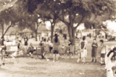 Vintage sesi bulanık görüntü grup yerel Latino insan Bear Creek Park Houston, Texas, Barbekü keyfini çıkarın bizi. Park aile ve arkadaşlar ile barbekü ızgara. Et şiş duman. Parti ve piknik kavramı