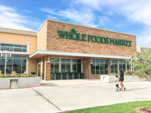 Irving Aug 2018 Customers Enter Whole Foods Market Store Sunny — Stock Photo, Image