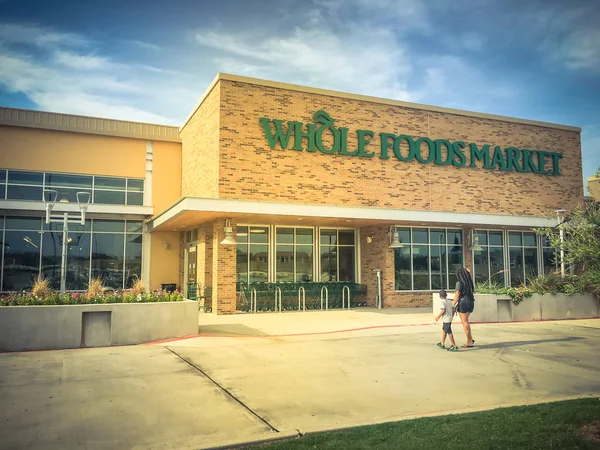 Irving Aug 2018 Customers Enter Whole Foods Market Store Sunny — Stock Photo, Image
