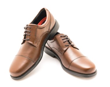 Stüdyo çekim üstten görünüm marka yeni kahverengi erkek elbise kap ayak Oxford parlak çift birtakım elbise beyaz arka plan üzerinde izole ayakkabı. Resmi kıyafet adam için