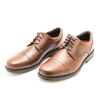 Stüdyo çekim üstten görünüm marka yeni kahverengi erkek elbise kap ayak Oxford parlak çift birtakım elbise beyaz arka plan üzerinde izole ayakkabı. Resmi kıyafet adam için