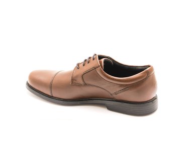 Yakın çekim yeni bir parlak kahverengi erkek elbise kap beyaz arka plan üzerinde izole Oxford ayakkabı ayak parmağı. Resmi kıyafet adam için