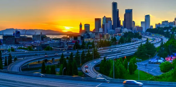 Vista Panoramica Seattle Skylines Curvo Autostrada Interscambio Movimento Del Traffico — Foto Stock