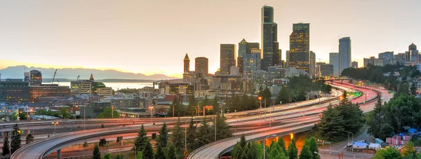 Vista Panoramica Seattle Skylines Traffico Nelle Ore Punta Sull Autostrada — Foto Stock