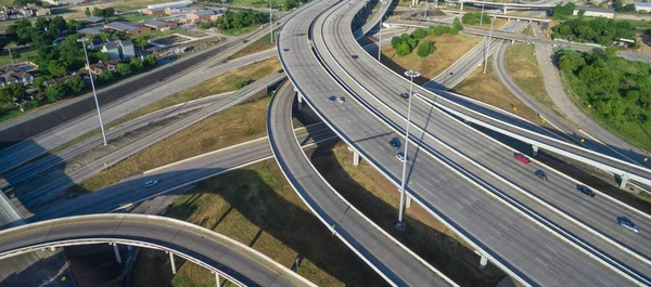 Panorama Hava büyük eyaletler arası I69 Otoban kavşağı, yığın değişimi yükseltilmiş yol Kavşağı Üstgeçit şehir Houston ile görüntüleyin. Bu beş düzeyli Otoban kavşağı taşımak ağır trafik.