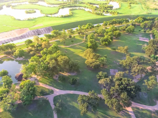 Вид Сверху Городского Зеленого Парка Берегу Реки Пригороде Хьюстона Воздушные — стоковое фото