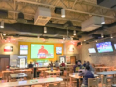 Bulanık soyut barlar restoranlar ABD spor. Ufuk kişi spor izle, bira içmek ve Amerikan mutfağı yemek