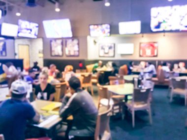 Bulanık soyut barlar restoranlar ABD spor. Ufuk kişi spor izle, bira içmek ve Amerikan mutfağı yemek