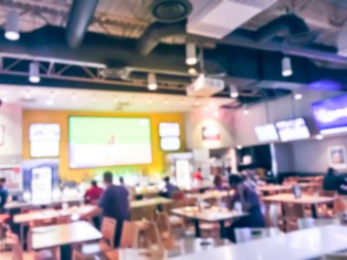 Bulanık soyut barlar restoranlar ABD spor. Ufuk kişi spor izle, bira içmek ve Amerikan mutfağı yemek