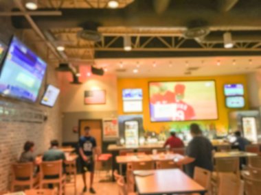 Bulanık soyut barlar restoranlar ABD spor. Ufuk kişi spor izle, bira içmek ve Amerikan mutfağı yemek