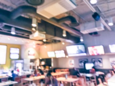 Bulanık soyut barlar restoranlar ABD spor. Ufuk kişi spor izle, bira içmek ve Amerikan mutfağı yemek